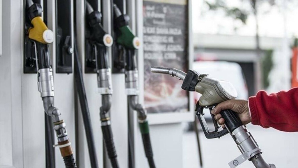 Benzine yine zam geliyor