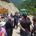 İkizdere’de taş ocağına tepki gösteren halk yolu kesti