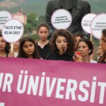 Dersim Kadın Platformu, Munzur Üniversitesi’nde öğrencileri taciz eden akademisyeni protesto etti