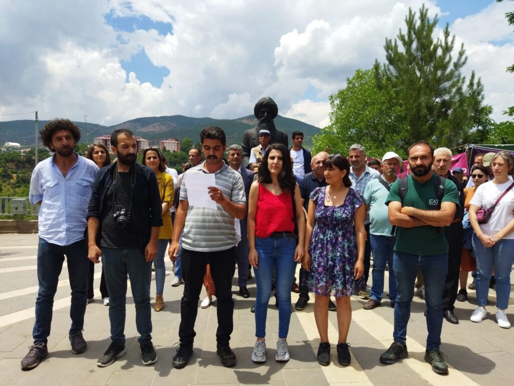 Dersim’de basın emekçilerinden eylem: Gazetecileri serbest bırakın