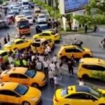 Mersin’de akaryakıt zamlarına karşı taksiciler kontak kapattı