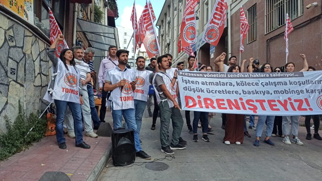 TOMİS üyeleri Pressan fabrikasında Türk Metal’e yetki verilmesini protesto etti