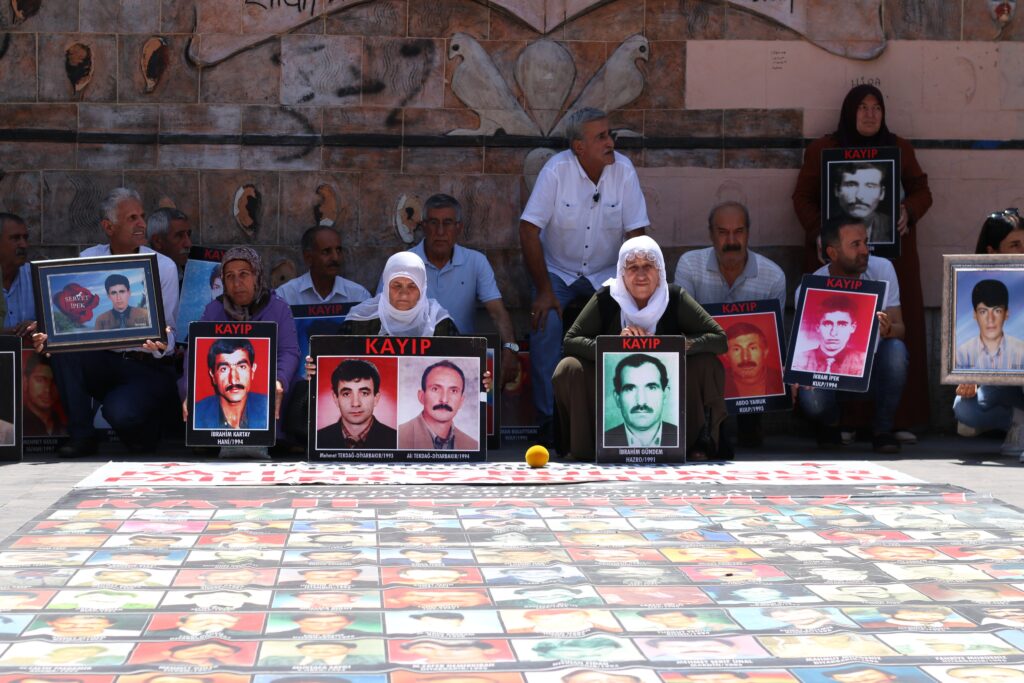 Kayıp yakınları 13 yaşında katledilen Serhat Kazak’ın hikayesini okudu