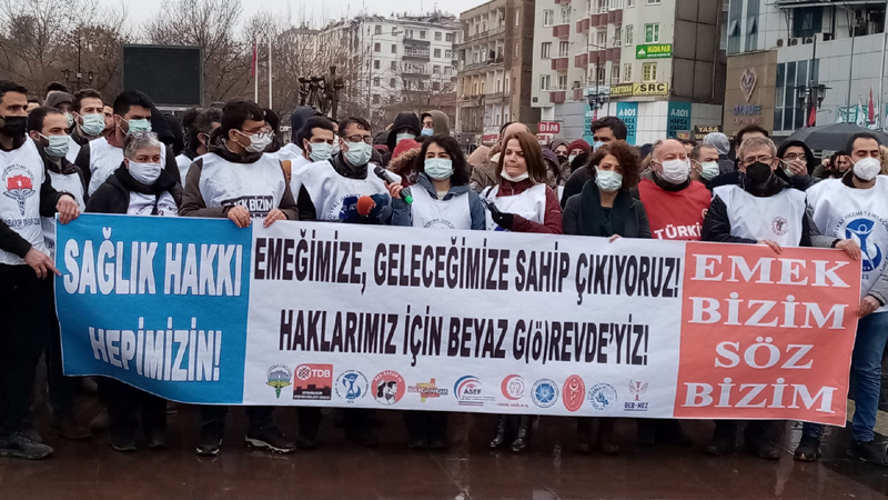 saglik emekcileri beyaz gorevde