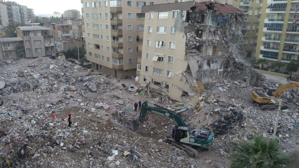 İzmir’de TOKİ’nin depremzedeler için yaptığı konutlar ‘kusurlu’ çıktı