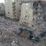 İzmir’de TOKİ’nin depremzedeler için yaptığı konutlar ‘kusurlu’ çıktı