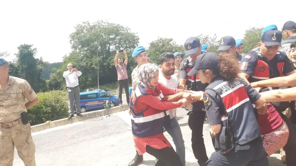 Koç Üniversitesi’nde işçi eylemine jandarma saldırısı: 20 gözaltı