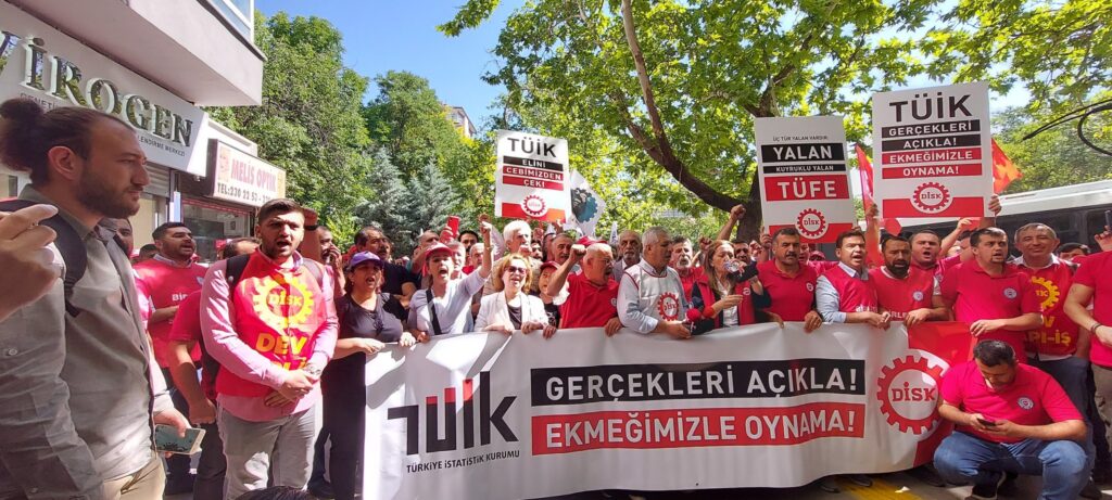 DİSK’ten TÜİK önünde eylem: Gerçekleri açıkla, ekmeğimizi çalma