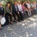 Van’da tutsaklar için adliye binası önünde oturma eylemi