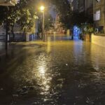Esenyurt’ta sağanak yağış: Ev ve iş yerlerini su bastı