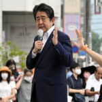 Silahlı saldırıya uğrayan eski Japonya Başbakanı Şinzo Abe hayatını kaybetti