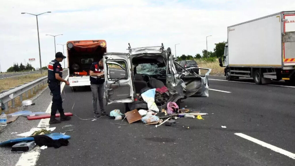 Bayramın ilk 3 gününde trafik kazalarında 25 kişi yaşamını yitirdi