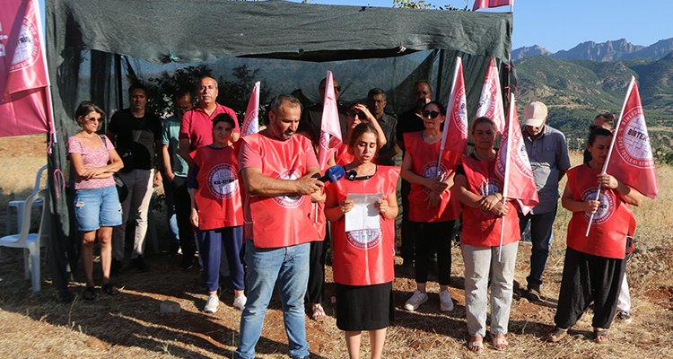 Peri Tekstil’de işten atılan işçiler direniş çadırı kurdu