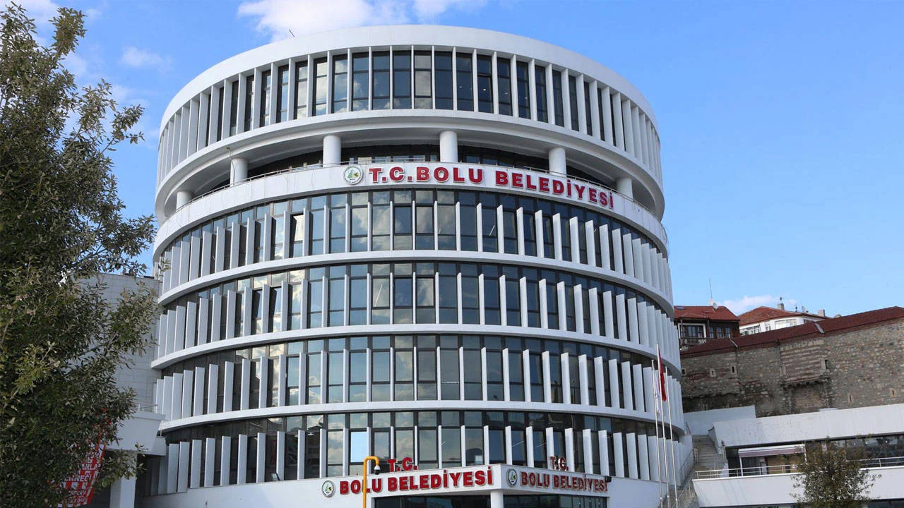 bolu belediyesine operasyon jandarma binada arama yapiyor