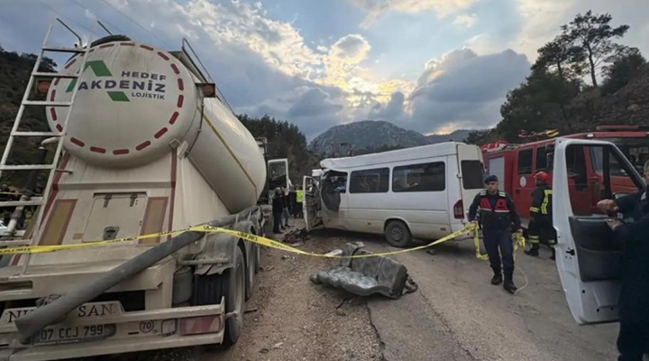 burdurda işçi servisi kaza