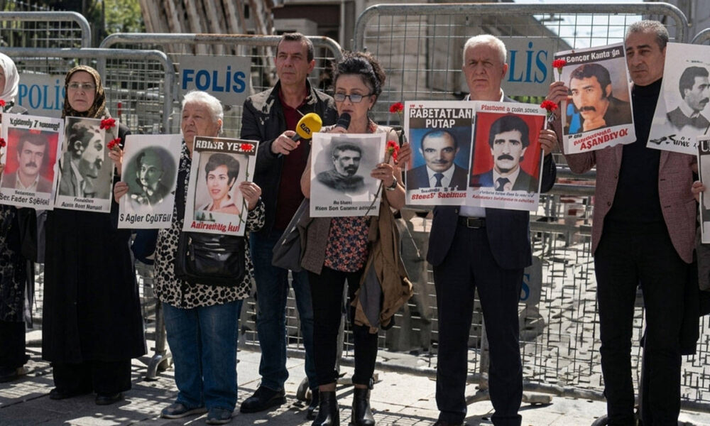 cumartesi anneleri 1100 haftada gozaltinda kaybedilen ermeni aydinlari unutmadik