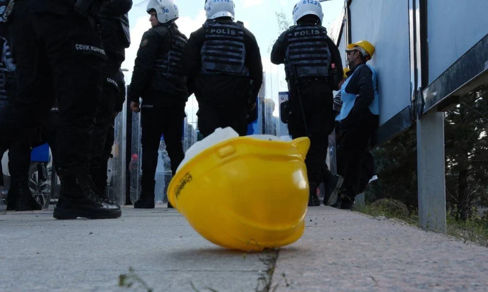 enerji bakanligi onunde aclik grevine baslamislardi 110 madenci gozaltina alindi