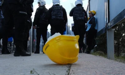 enerji bakanligi onunde aclik grevine baslamislardi 110 madenci gozaltina alindi