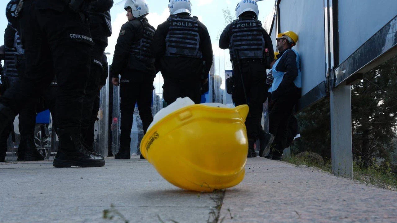 enerji bakanligi onunde aclik grevine baslamislardi 110 madenci gozaltina alindi