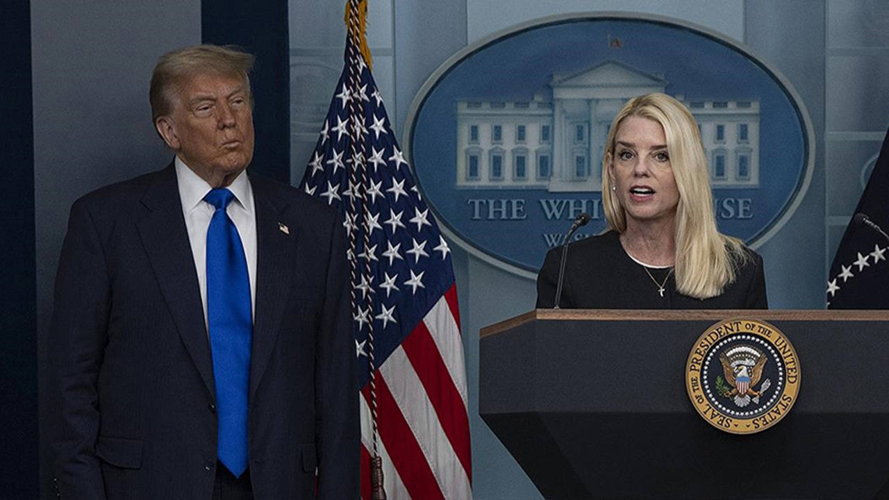 trump adalet bakani bondi yi gorevden aldi