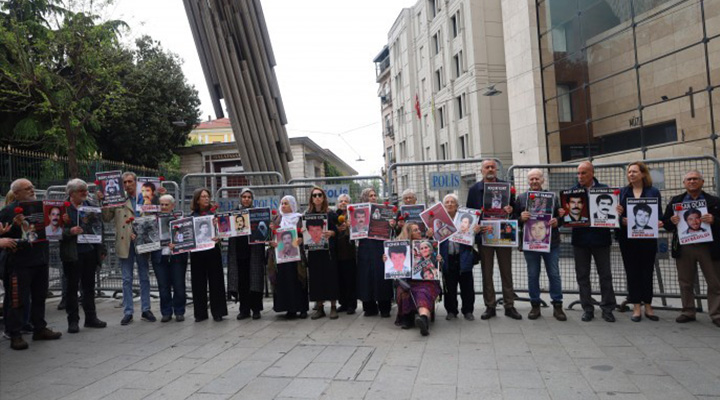 CUMARTESİ ANNELERİ