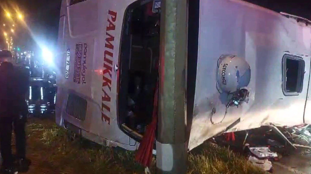 balikesir de yolcu otobusu devrildi cok sayida yarali var