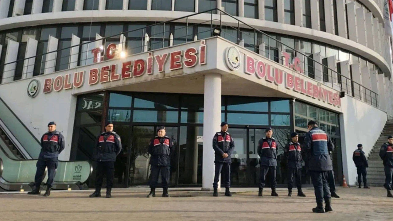 bolu belediyesi ne operasyon jandarma binada arama yapiyor