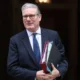 ingiltere basbakani keir starmer istifa etti