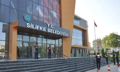 silifke belediye baskani mustafa turgut un da aralarinda oldugu 8 kisi tutuklandi